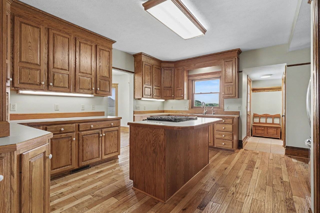 5050 Maple Grove Rd - Photo 6 of 25