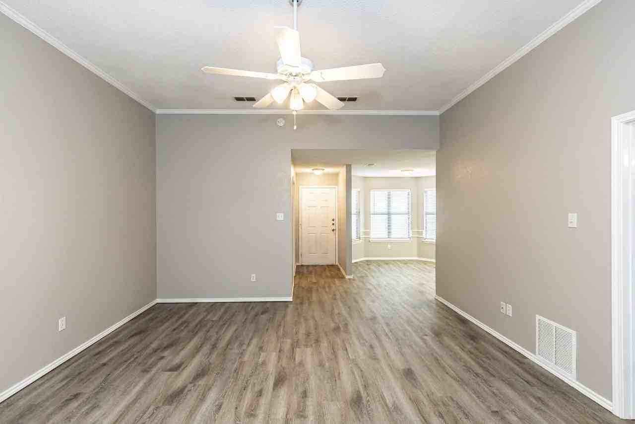 2204 94th St - Photo 4 of 33