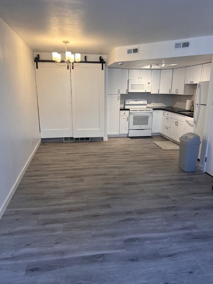8701 Huron St - Photo 6 of 17