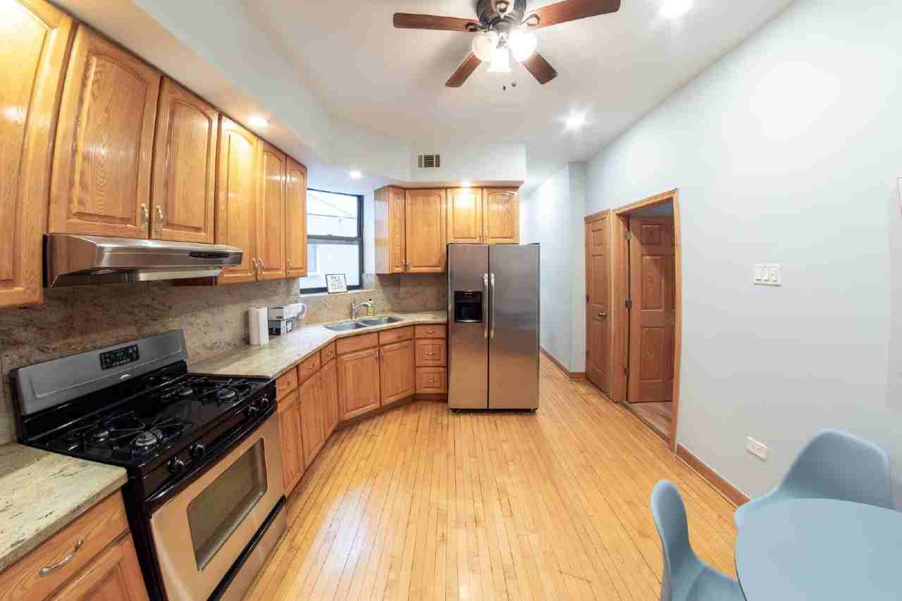 1219 N California Ave #2 - Photo 2 of 19