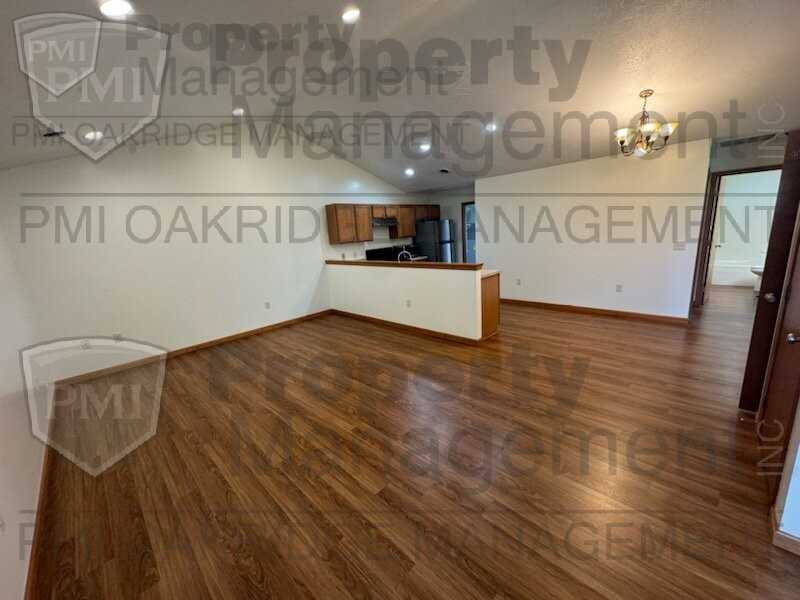 107 Meadow Dr - Photo 3 of 16