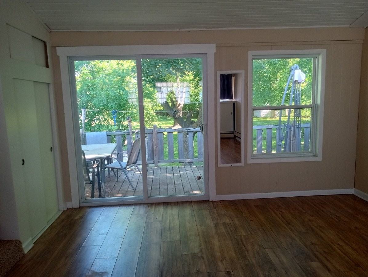 12710 N Saginaw Main House - Photo 2 of 24