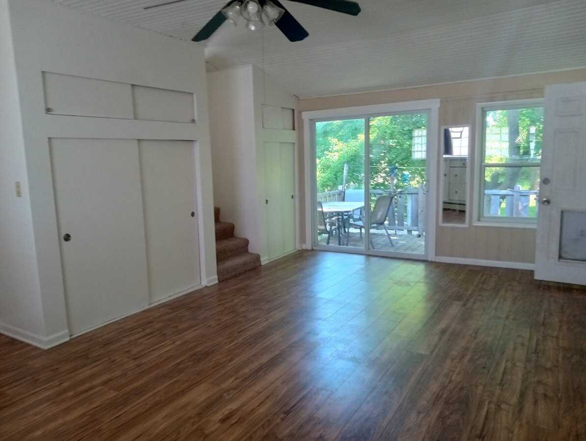 12710 N Saginaw Main House - Photo 6 of 24