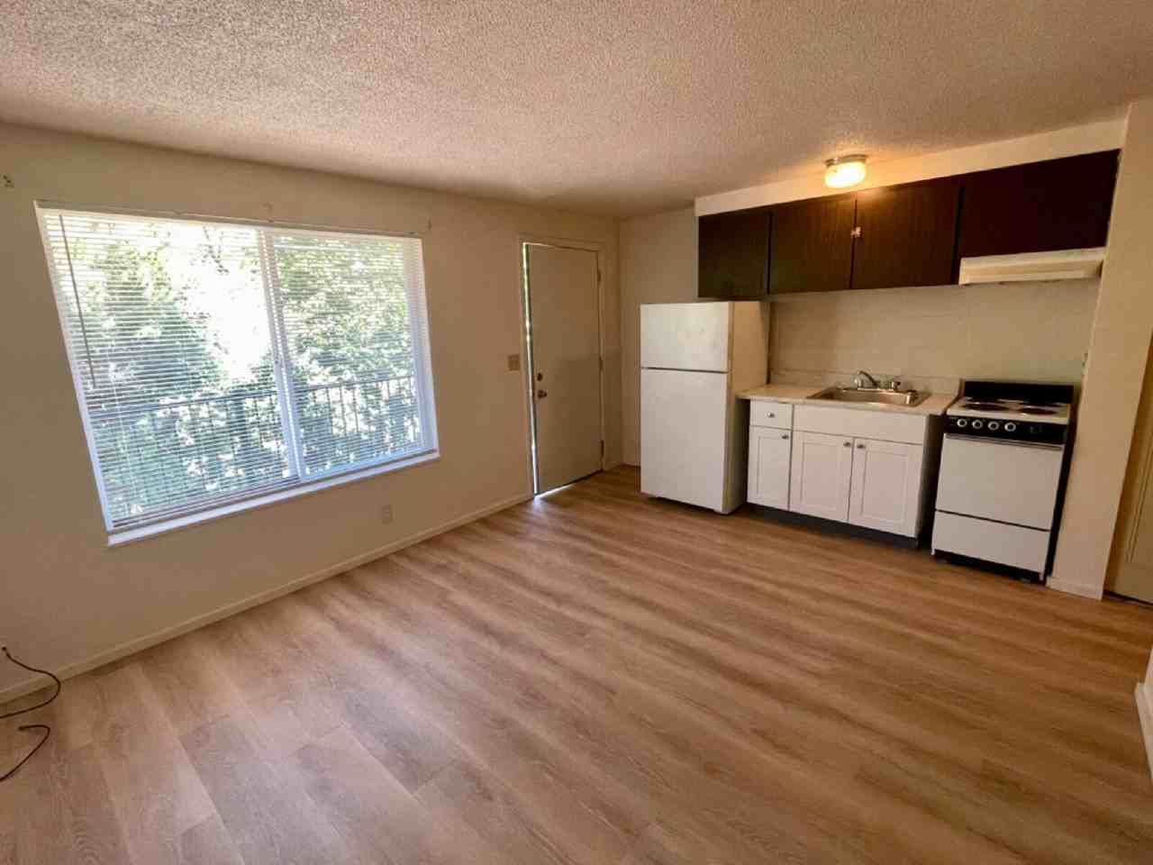 555 Tyler St #24 - Photo 3 of 9