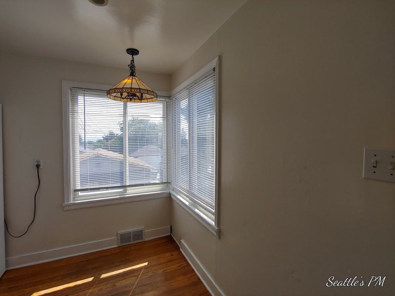 7510 34th Ave Sw - Photo 3 of 13