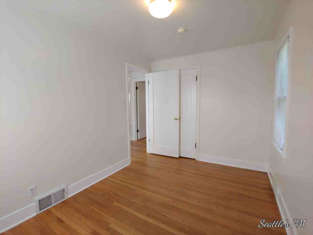 7510 34th Ave Sw - Photo 7 of 13