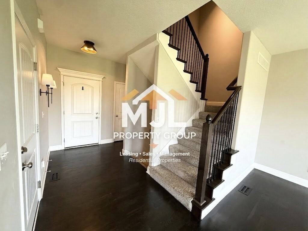1505 Shane Ln - Photo 3 of 27
