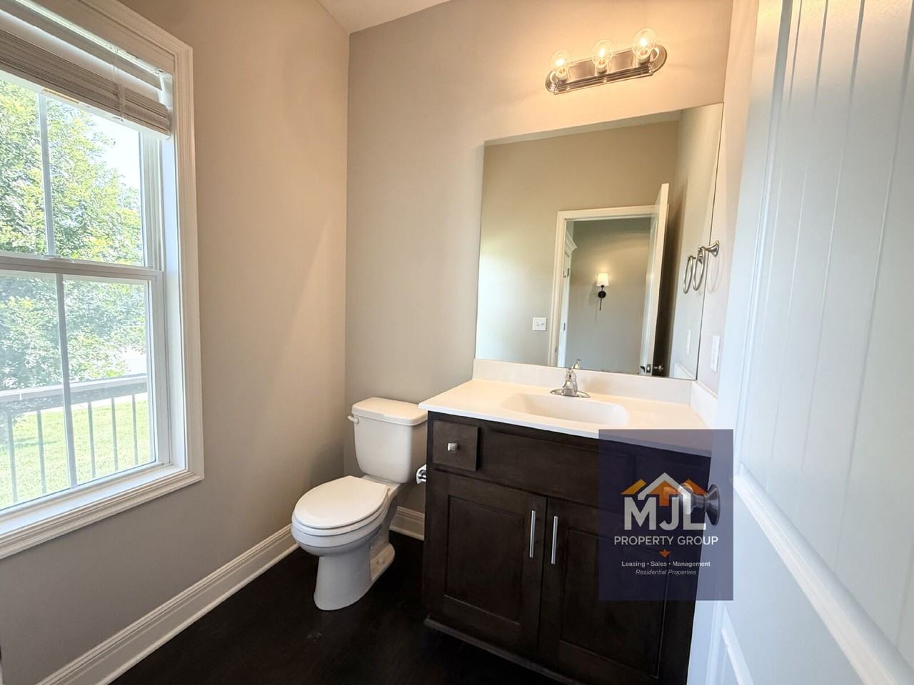 1505 Shane Ln - Photo 4 of 27