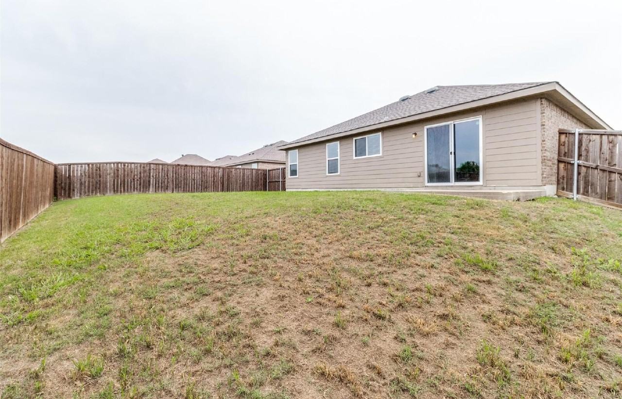 1434 S Raven Dr - Photo 4 of 25