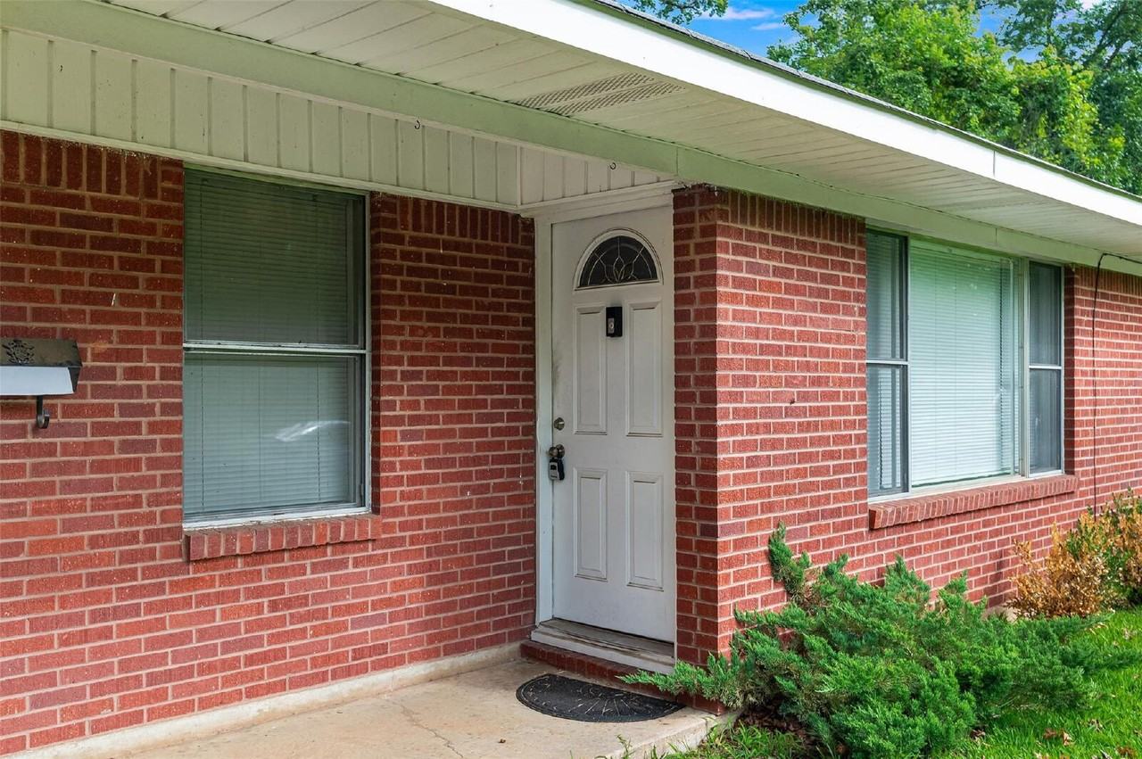 2501 Rosedale Pl - Photo 3 of 6