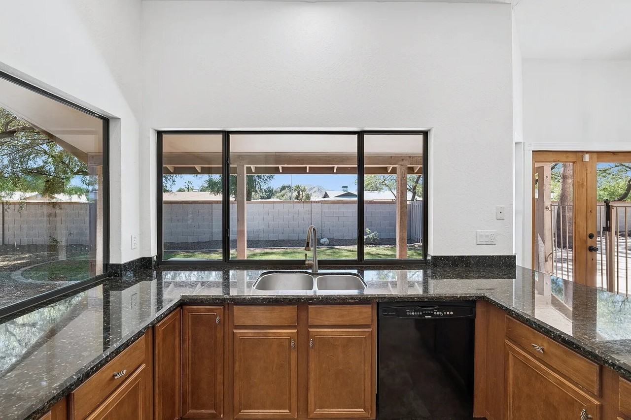 4319 E Lupine Ave - Photo 6 of 40