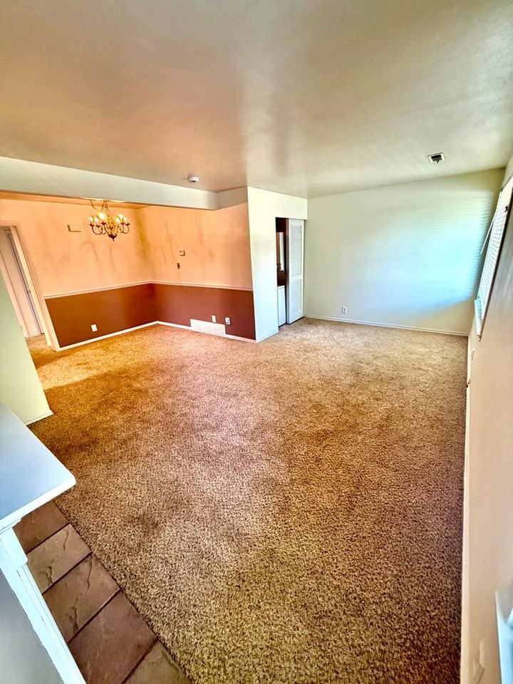406 E 3335 S - Photo 3 of 11