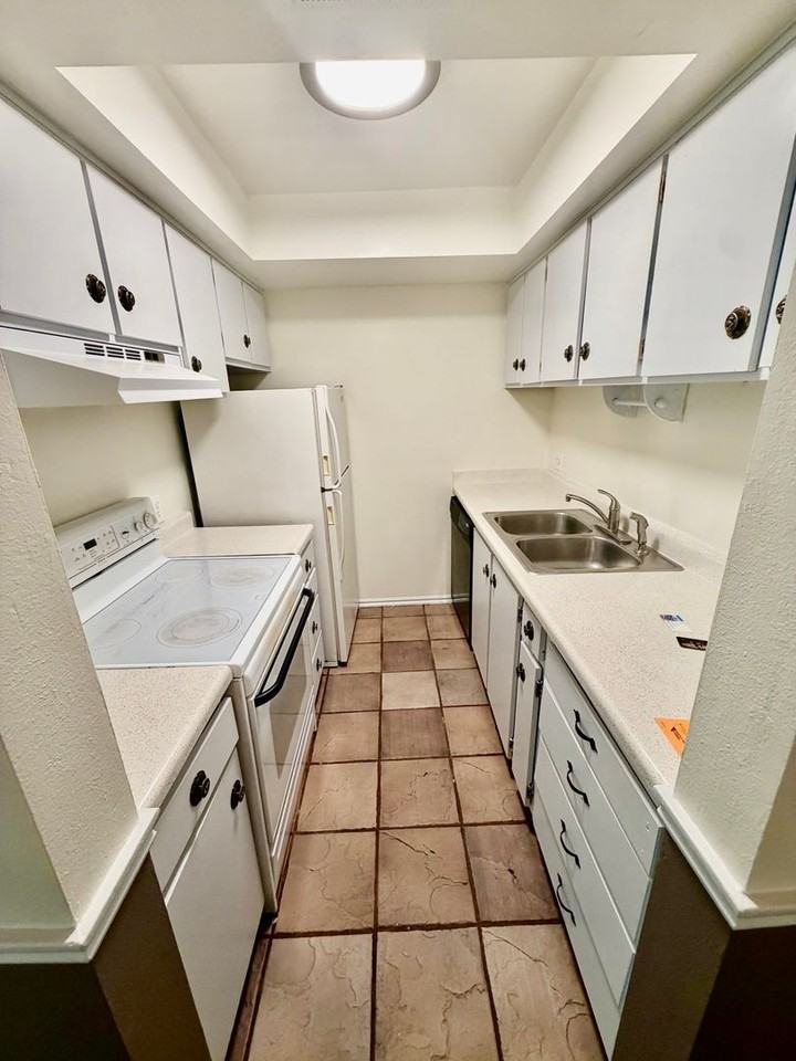 406 E 3335 S - Photo 5 of 11