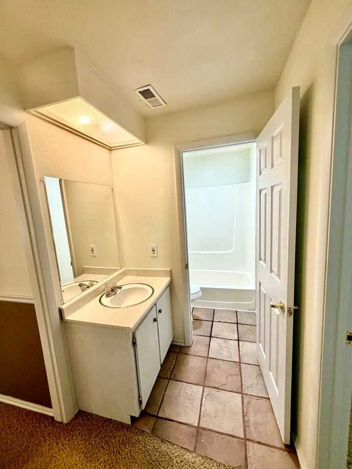 406 E 3335 S - Photo 6 of 11