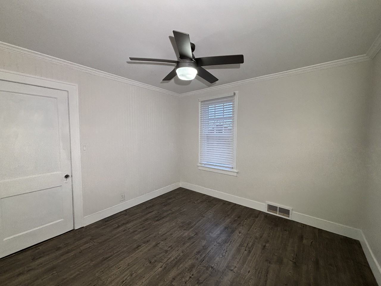 1069 Eaton Rd - Photo 3 of 9