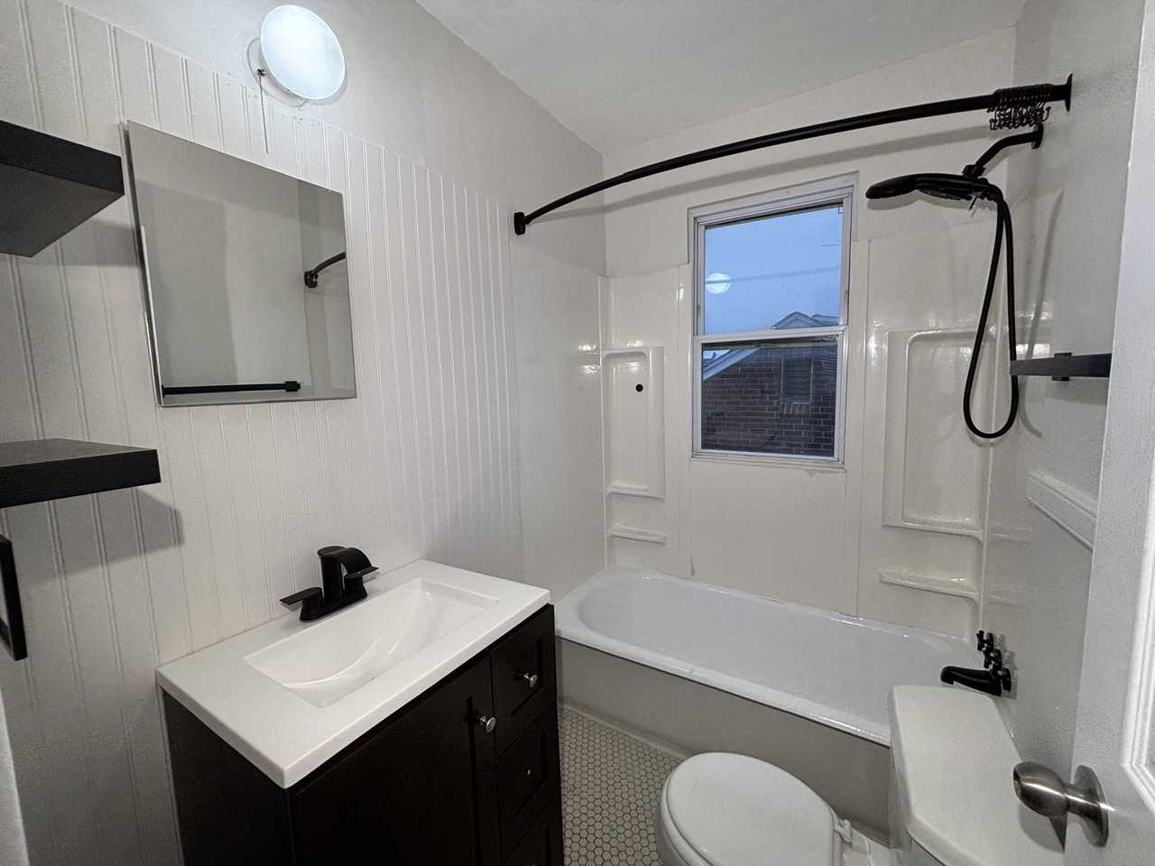 1069 Eaton Rd - Photo 4 of 9