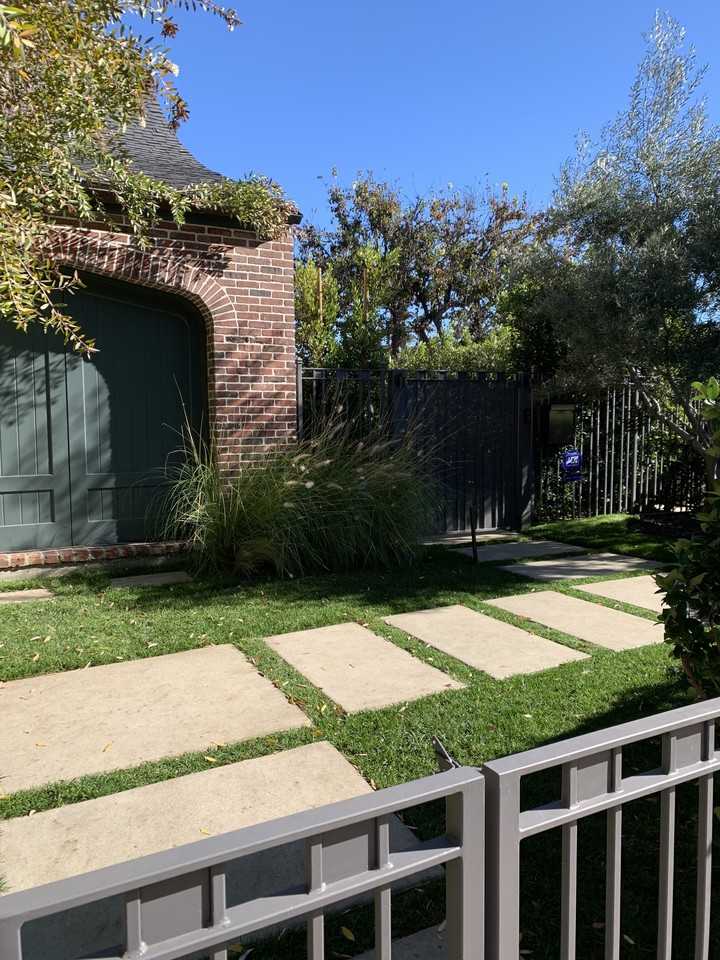 560 S Bronson Ave #NA - Photo 3 of 44