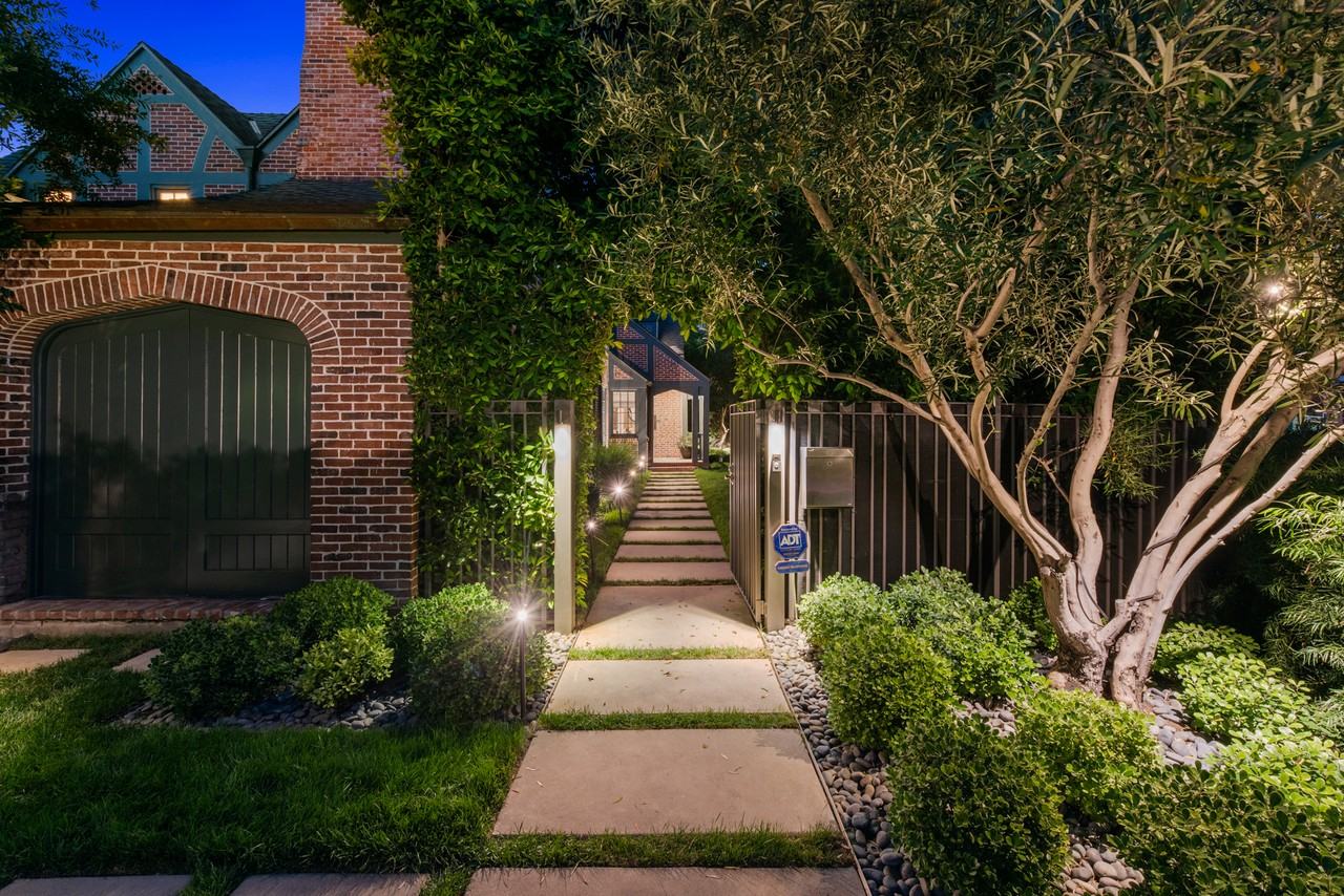 560 S Bronson Ave #NA - Photo 6 of 44