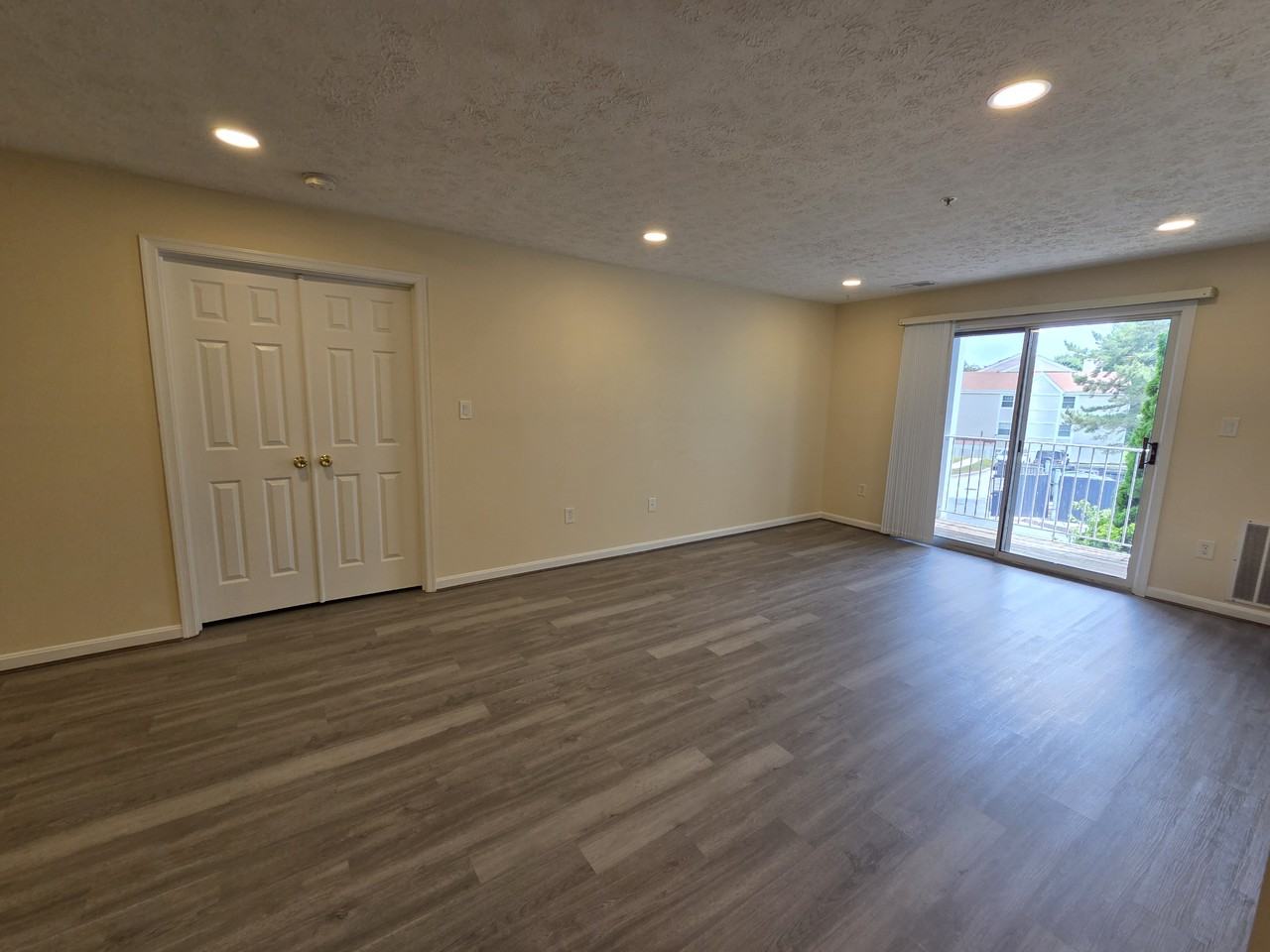 Kennington Rd #622 - Photo 2 of 22
