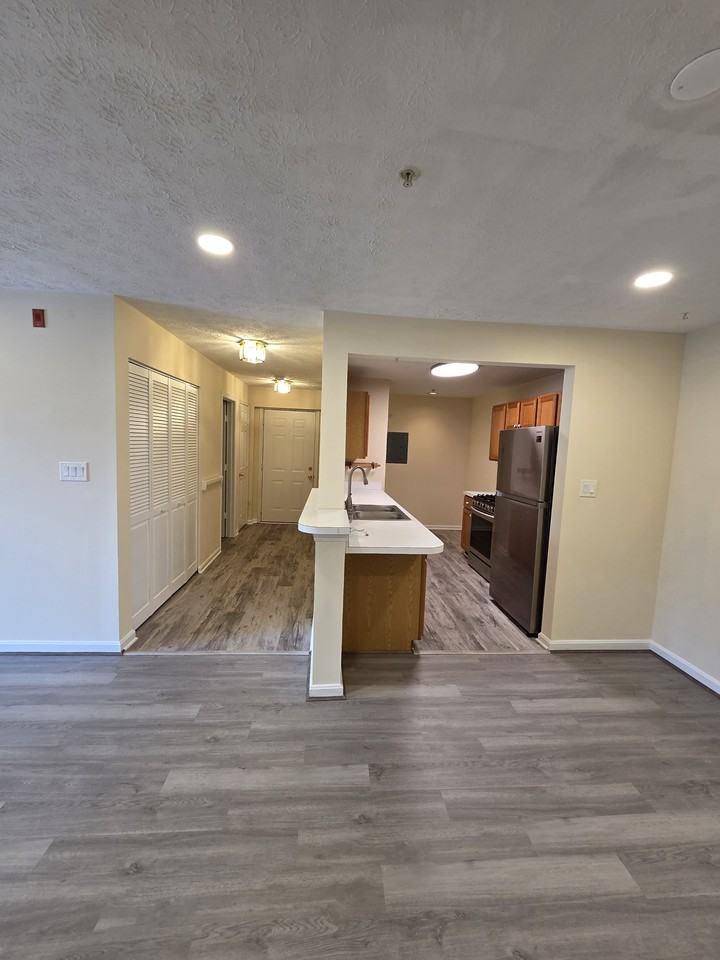 Kennington Rd #622 - Photo 4 of 22