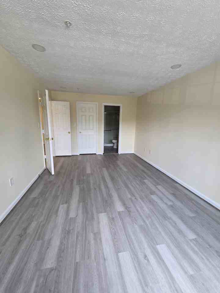 Kennington Rd #622 - Photo 6 of 22