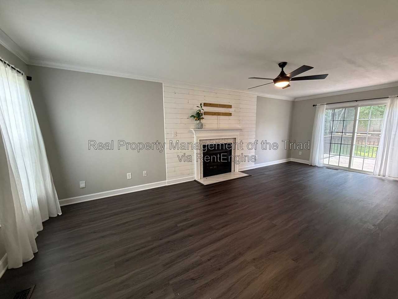 2740 Bridgeport Dr - Photo 2 of 25