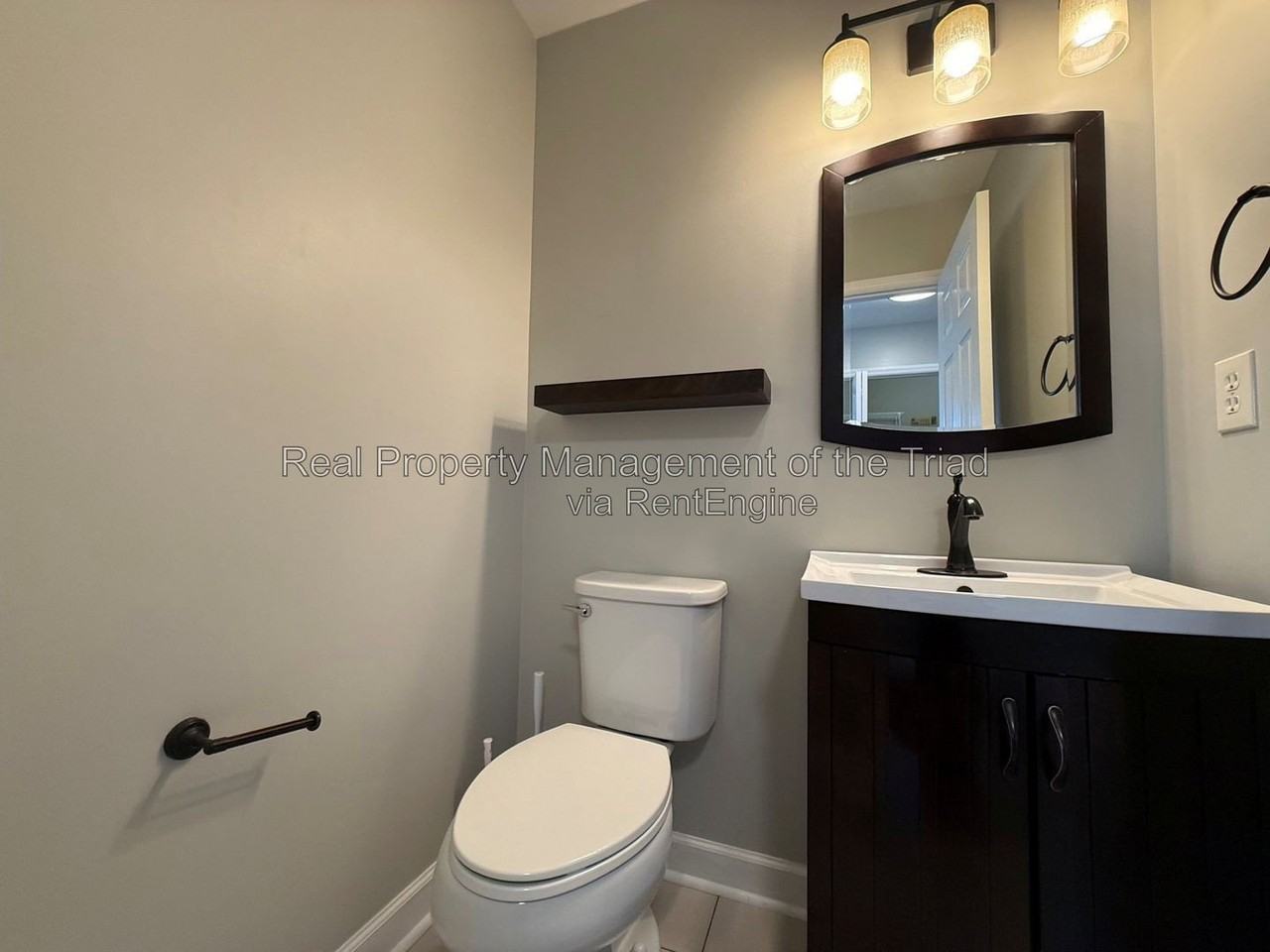 2740 Bridgeport Dr - Photo 7 of 25