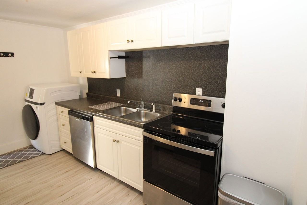 6 Smith Ct #1 - Photo 2 of 24