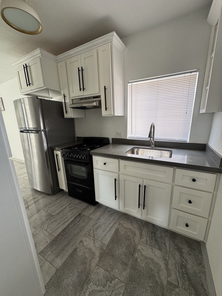 569 S 15th Ave Unit B #NA - Photo 5 of 16