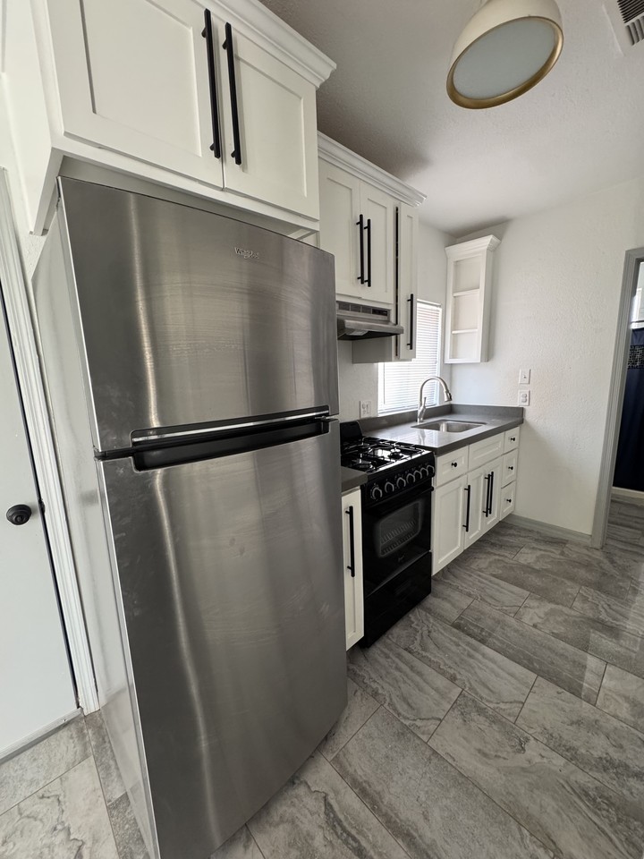 569 S 15th Ave Unit B #NA - Photo 7 of 16
