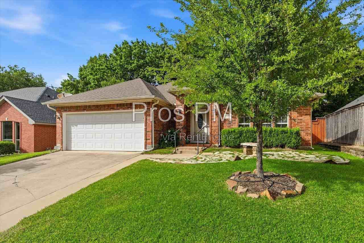 2921 Meadow Glen Dr - Photo 3 of 40