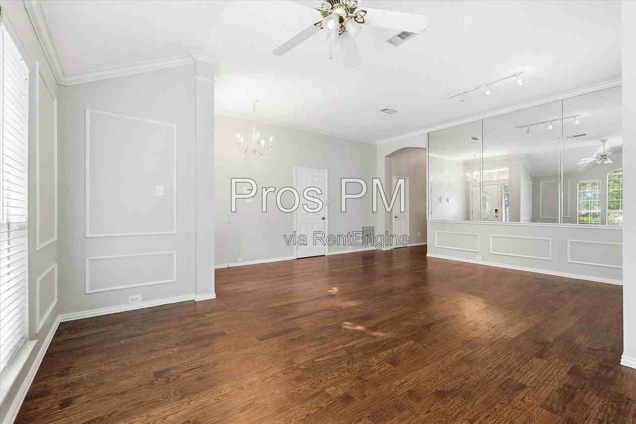 2921 Meadow Glen Dr - Photo 7 of 40