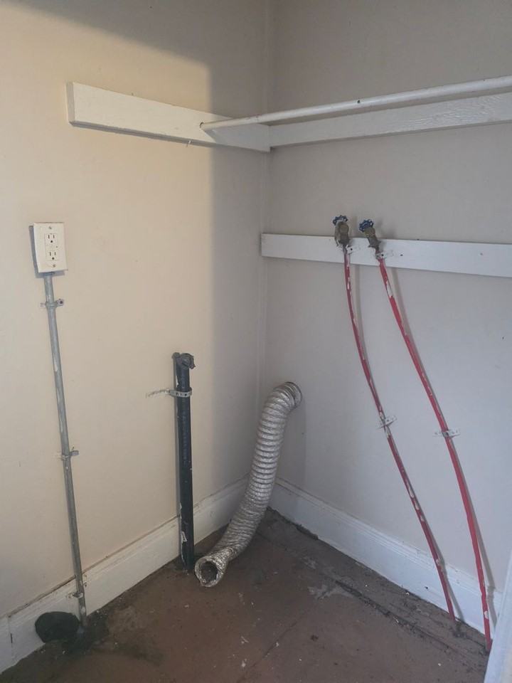 1221 Ford St - Photo 4 of 12