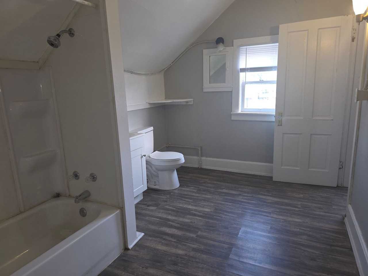 1221 Ford St - Photo 6 of 12