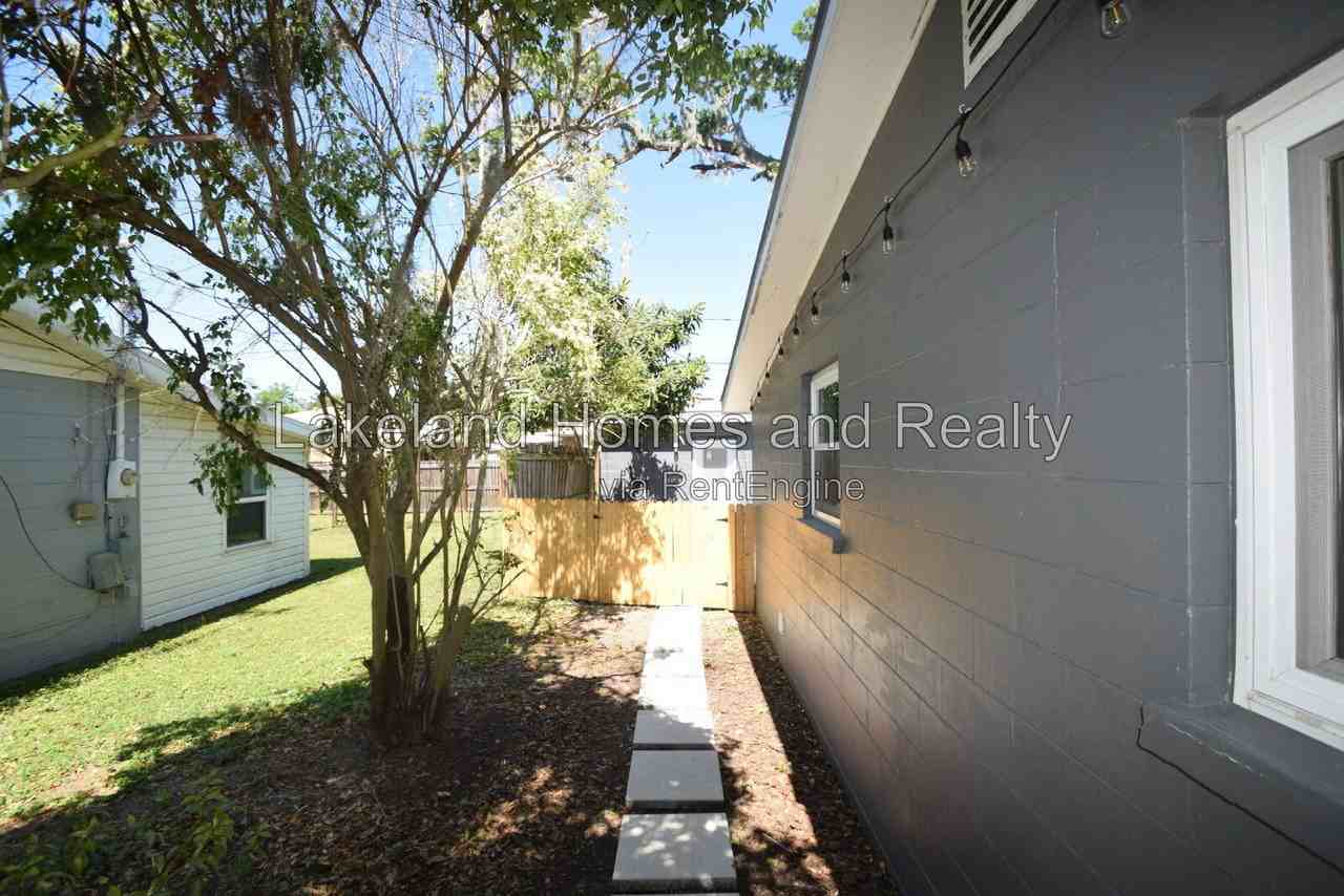 527 Garden Dr N #2 - Photo 4 of 15