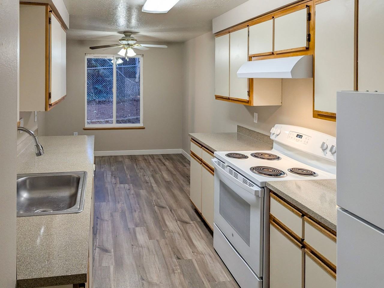 South Salem Apartment Complex With Washer/Dryer Hookups! ~ Silverwood - Photo 2 of 50