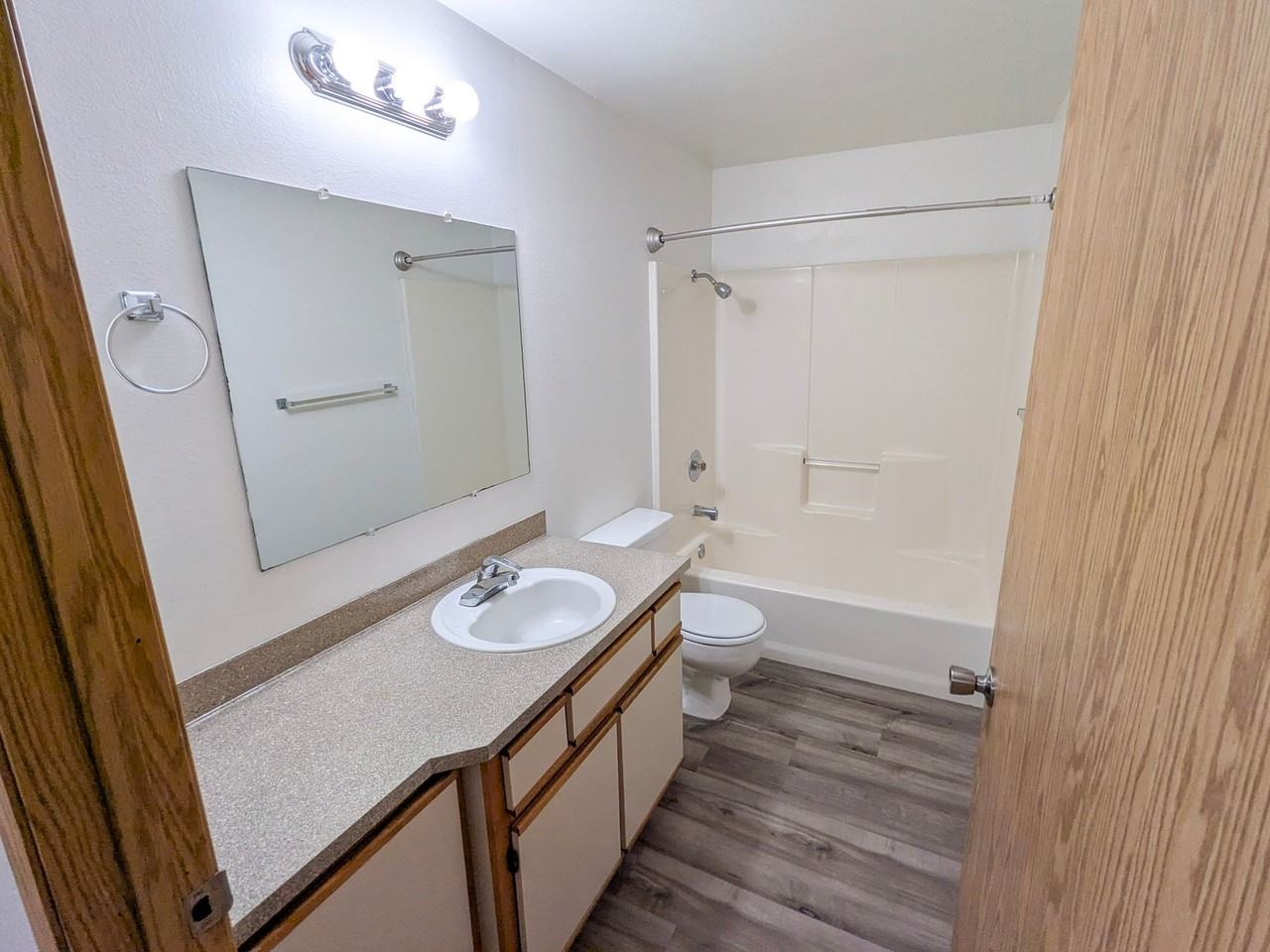 South Salem Apartment Complex With Washer/Dryer Hookups! ~ Silverwood - Photo 7 of 50
