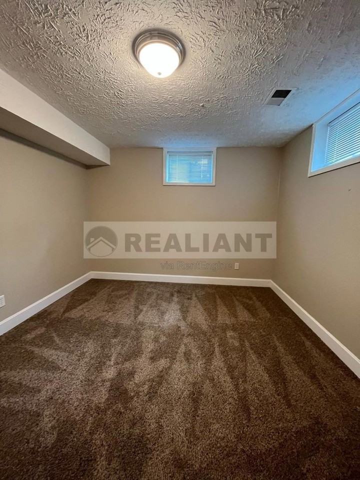 4013 Elora Ln - Photo 4 of 17
