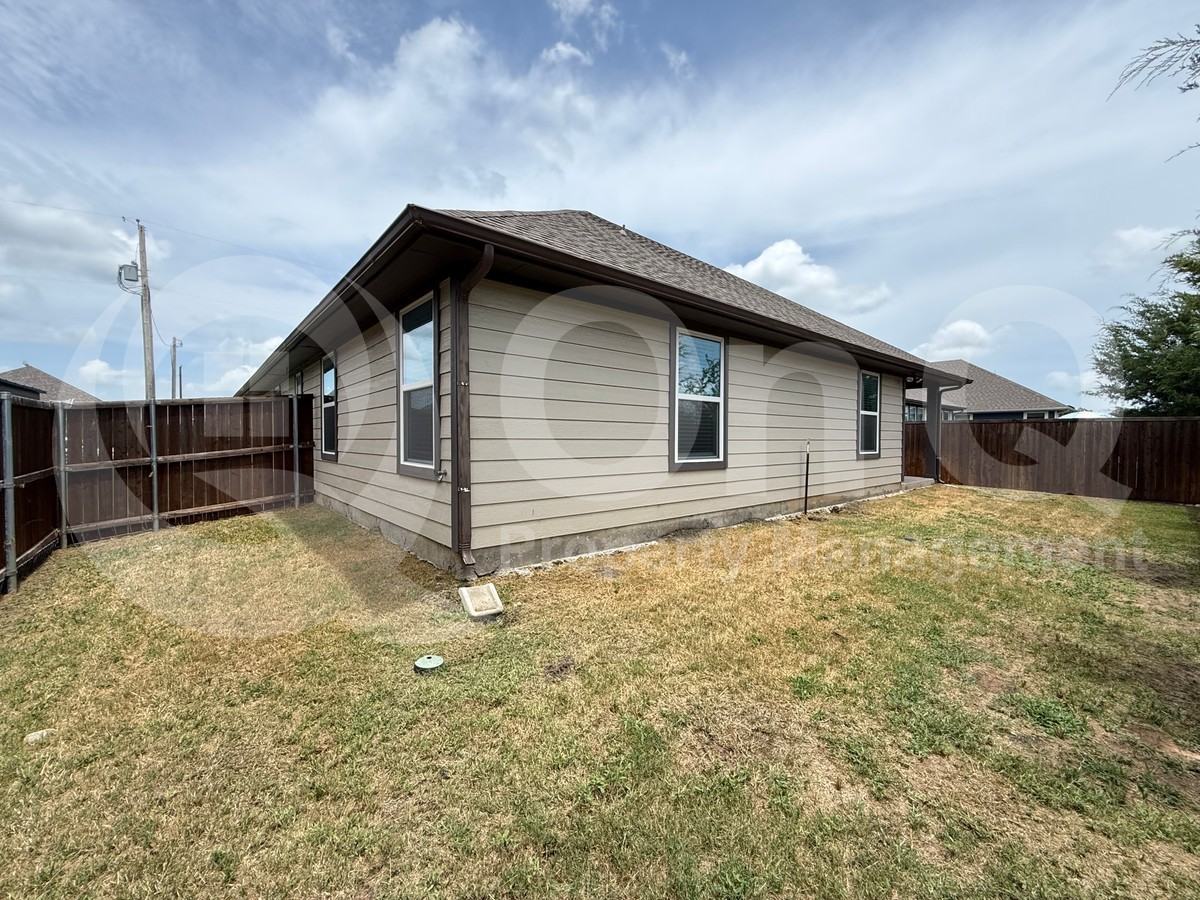 305 Sunnyside Dr - Photo 2 of 7