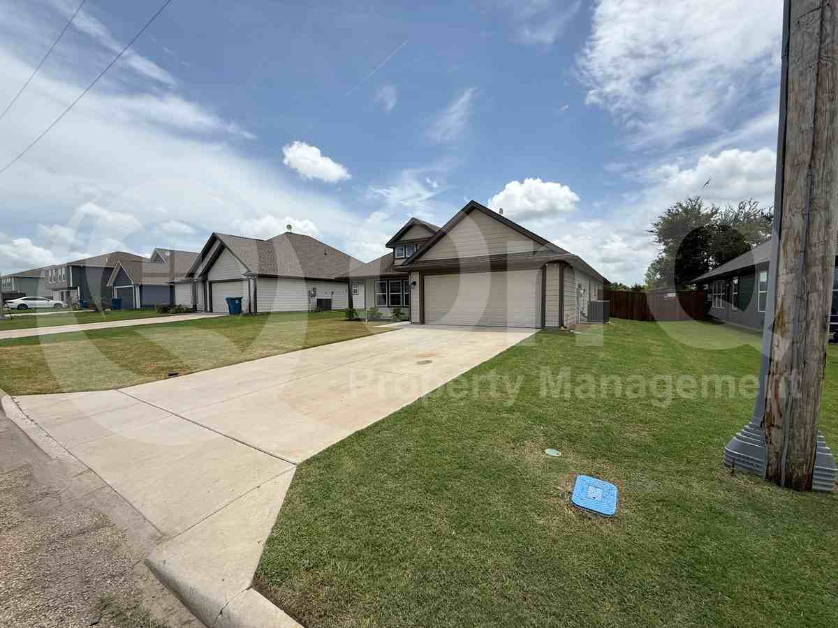 305 Sunnyside Dr - Photo 7 of 7