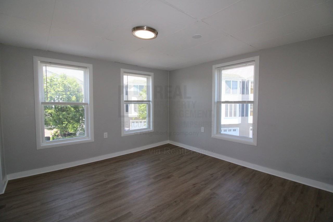 61 3rd St #201 - Photo 4 of 21