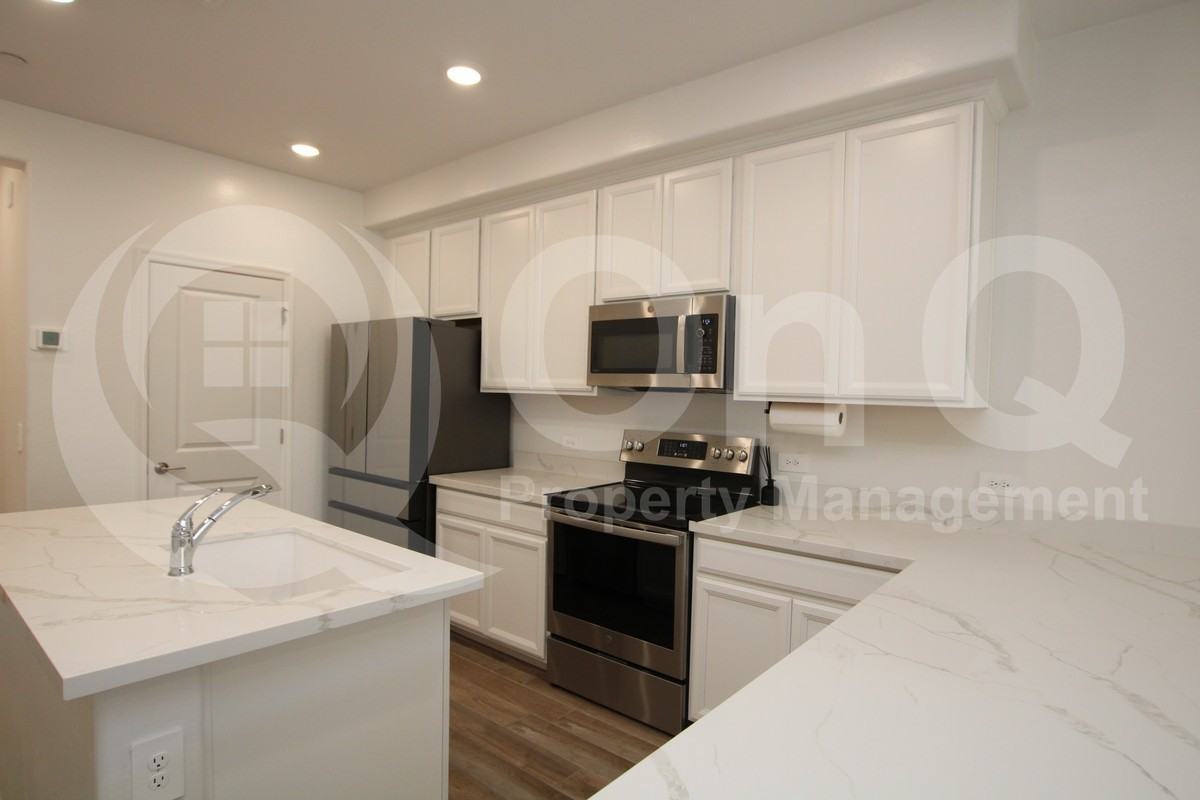 2632 S Peppertree Dr #103 - Photo 2 of 10