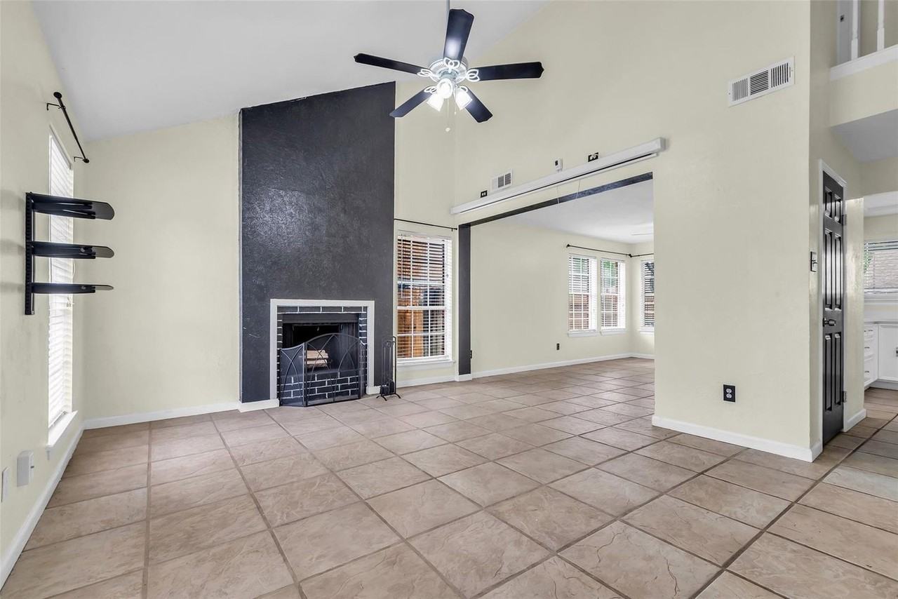 15830 Pipers View Dr - Photo 4 of 26