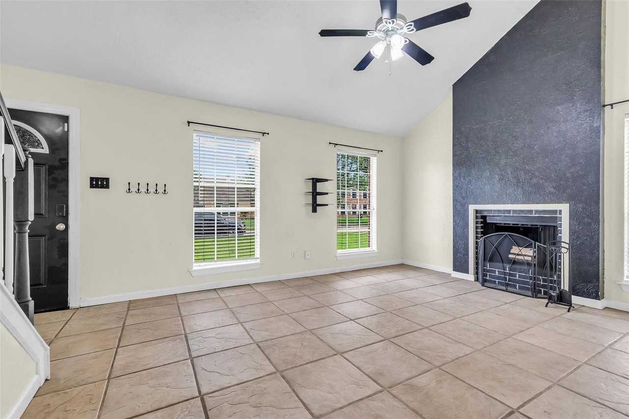 15830 Pipers View Dr - Photo 5 of 26