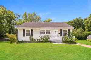 featured image of 10300 Ross Cir