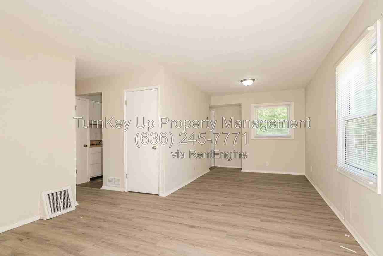 10300 Ross Cir - Photo 7 of 18