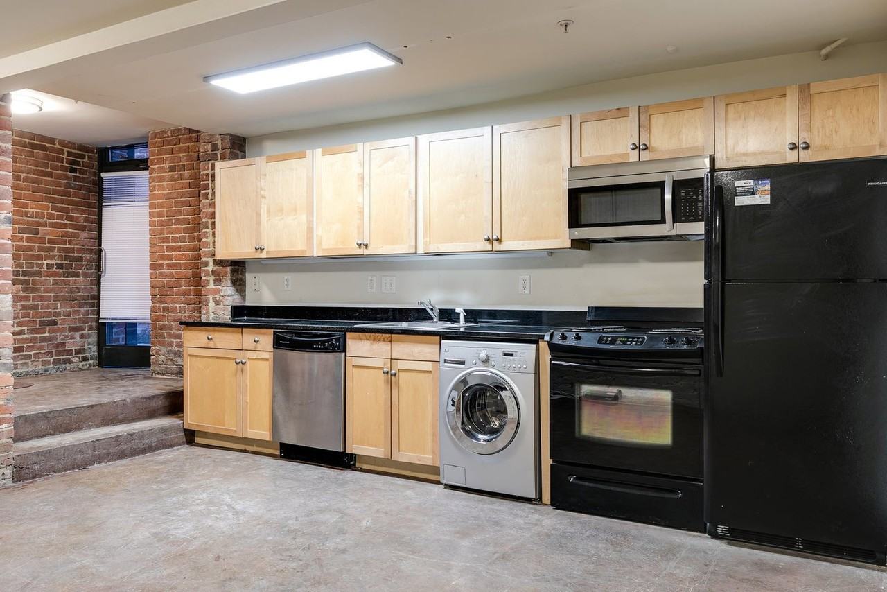1321 1/2 E Main St #C10 - Photo 4 of 18