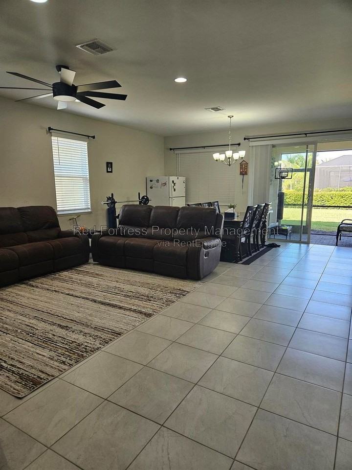 15240 Floresta Ln - Photo 3 of 28