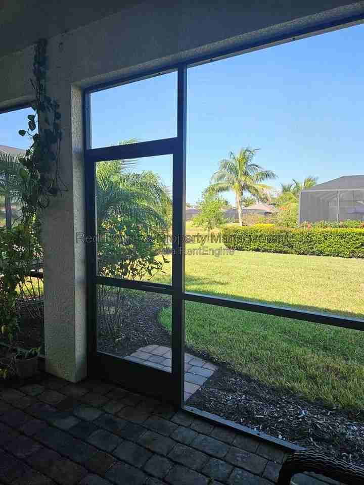 15240 Floresta Ln - Photo 4 of 28