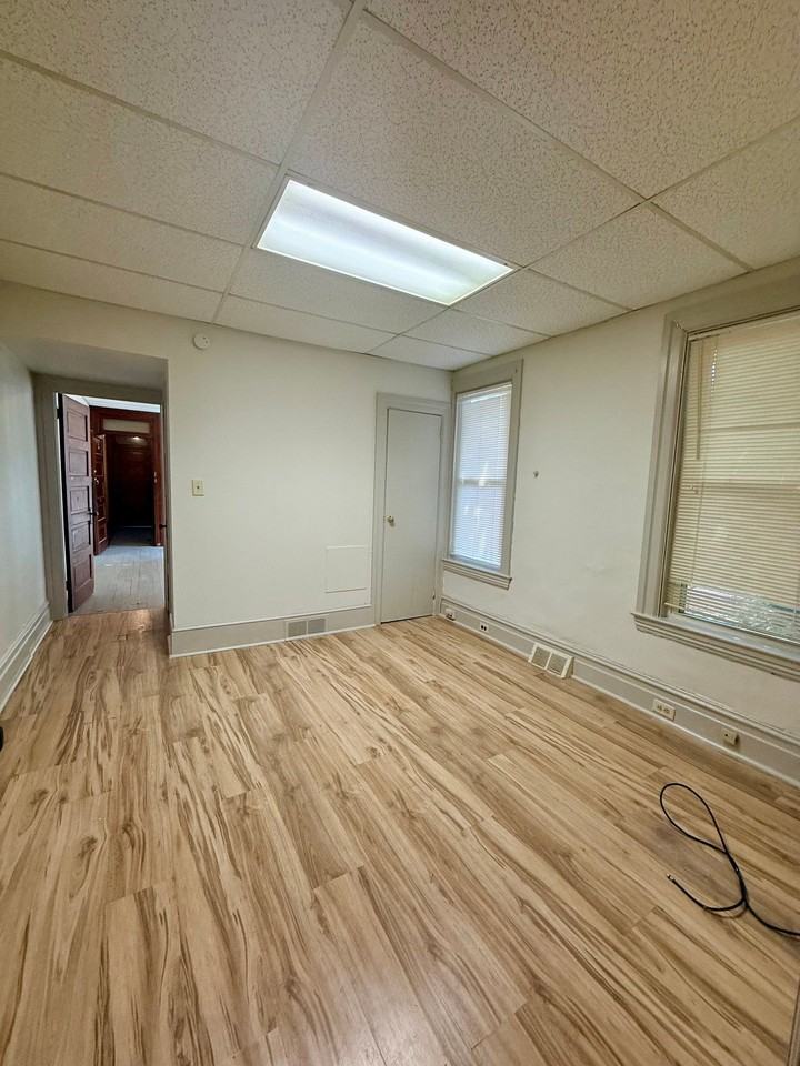 626 W Lemon St #2R - Photo 5 of 9